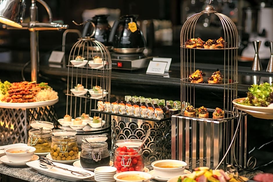 La Mejor Hotel & Sky Bar