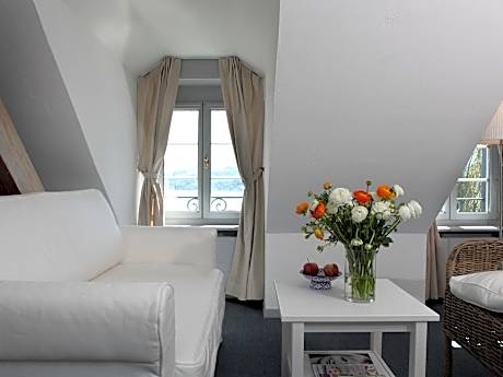 Family Room with Lake View