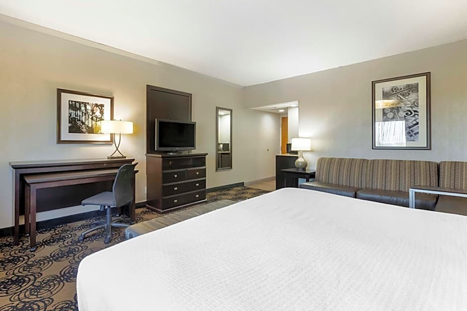 Best Western Plus Midwest Inn
