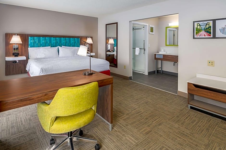 Hampton Inn By Hilton & Suites Manchester