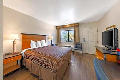 Queen Room - Non-Smoking