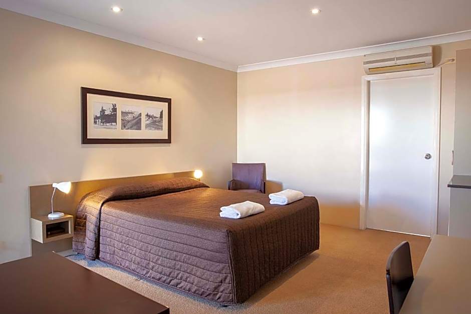 The Kidman Wayside Inn