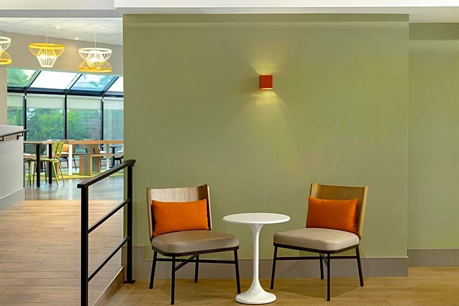 Spark by Hilton Montreal Brossard