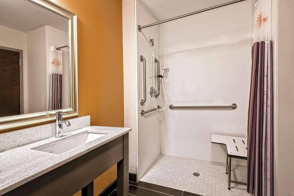 La Quinta by Wyndham San Antonio by AT&T Center