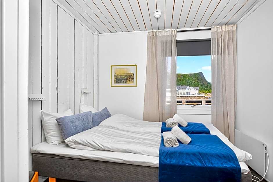 Astra Whale - Waterfront Boutique Hostel in Lofoten