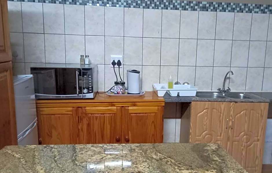 Gaggle Inn Guest Lodge