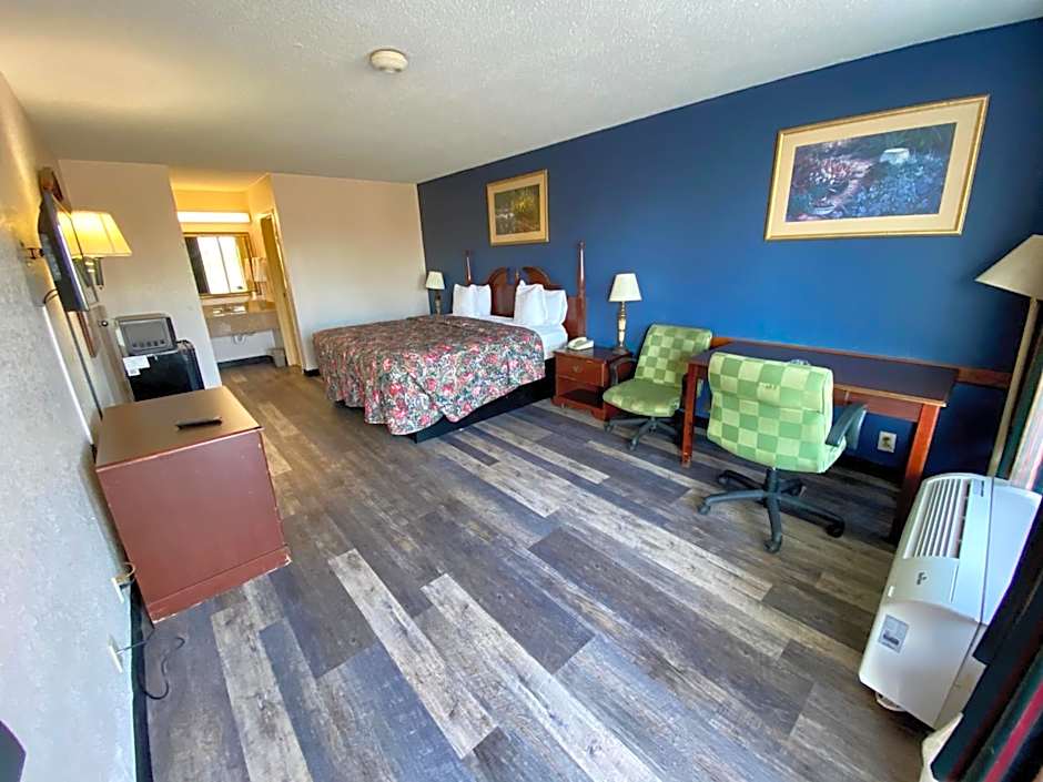 Motel 6 Marianna, FL