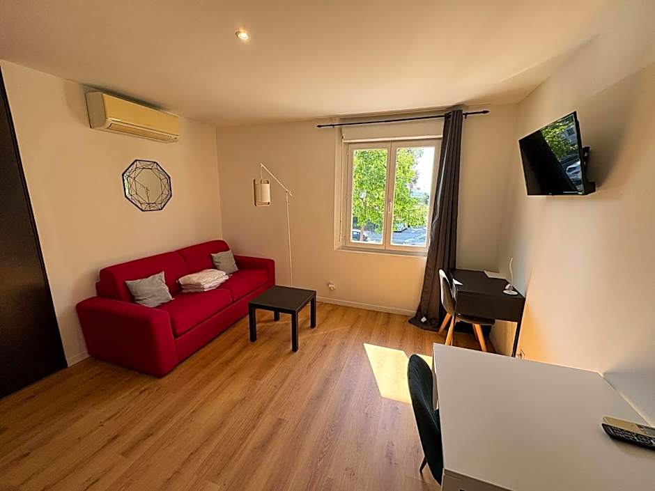 STUDIO CASSIN - next to tramway line 2 near airport