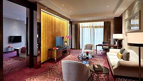 Deluxe Junior Suite Red Level