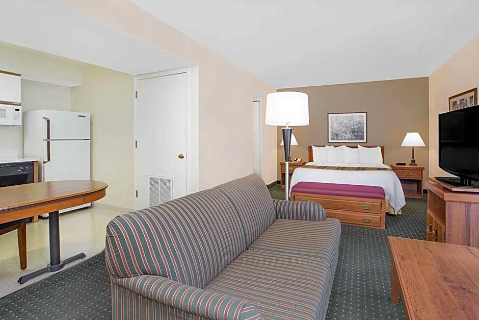Hawthorn Extended Stay by Wyndham Green Bay