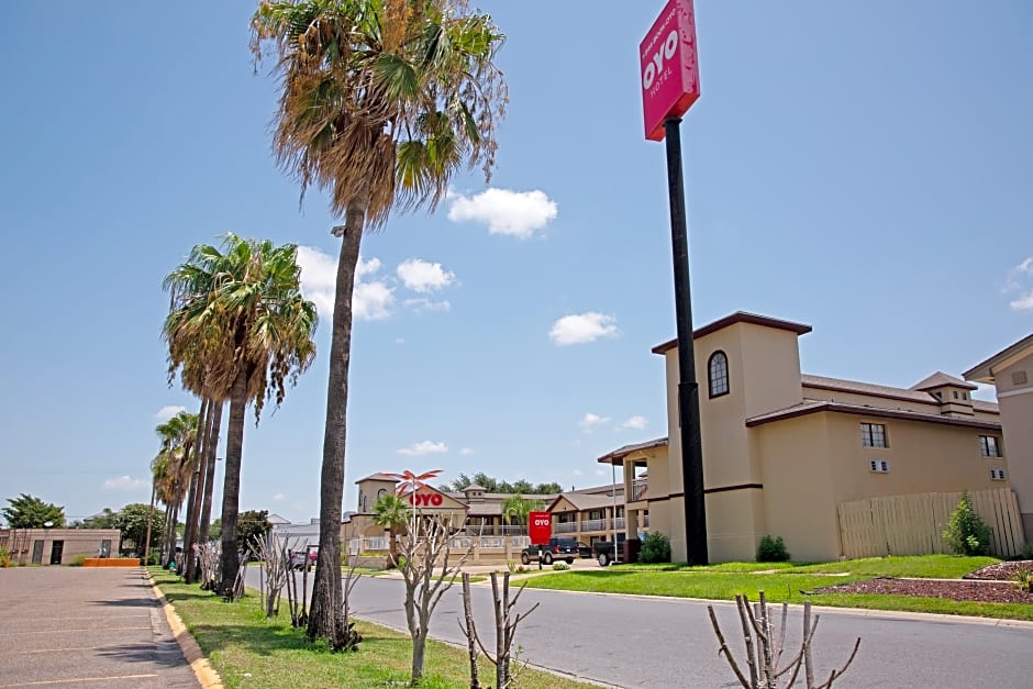 OYO Hotel McAllen Airport South - 1 mi from McAllen Medical Center