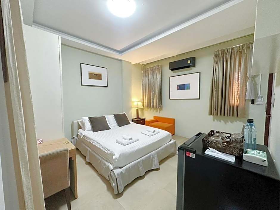 Daddy Dream Hotel and Residence