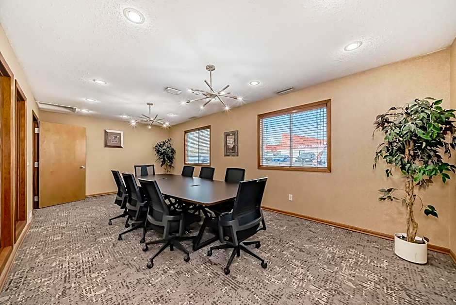 Stony Plain Inn & Suites