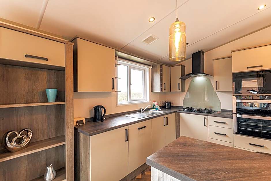 Springwell Lodge With Hot Tub