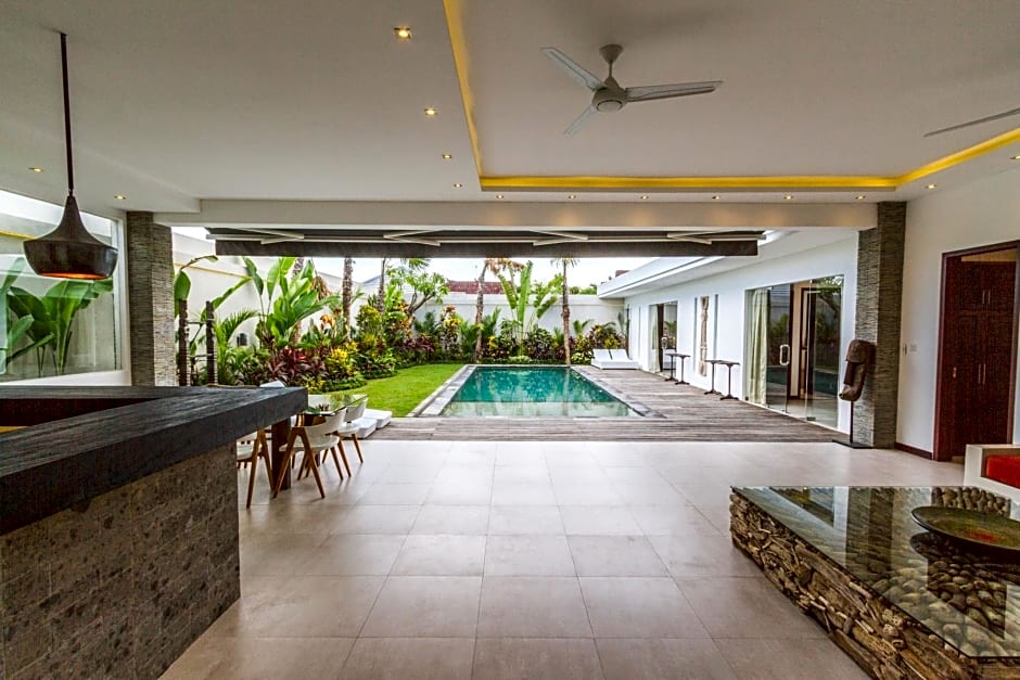 Villa Saha - Elegant 3-Bedroom in Seminyak