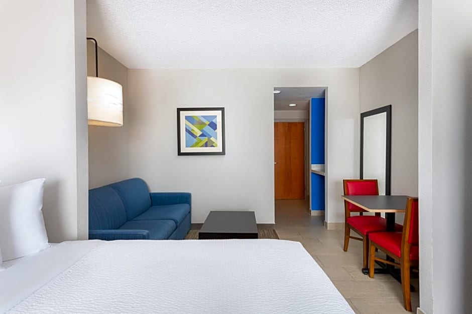 Holiday Inn Express & Suites Spring Hill By IHG