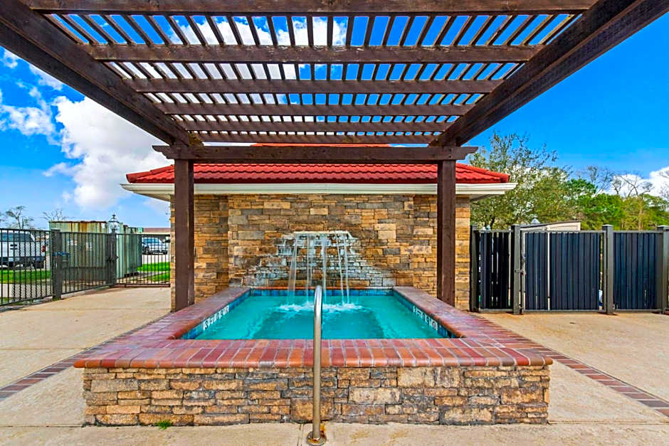 La Quinta Inn & Suites by Wyndham Bridge City