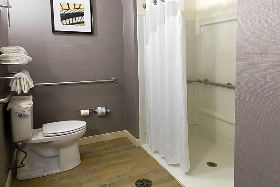 Holiday Inn Hotel & Suites Bloomington Airport, an IHG Hotel