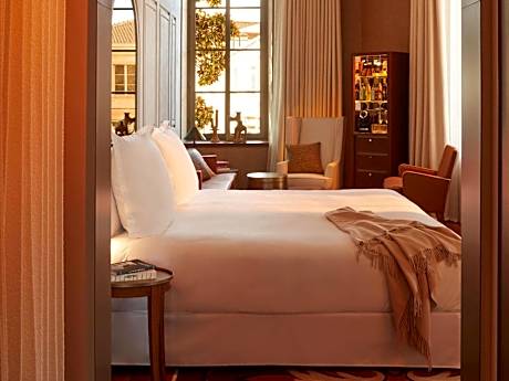 Corner King Suite