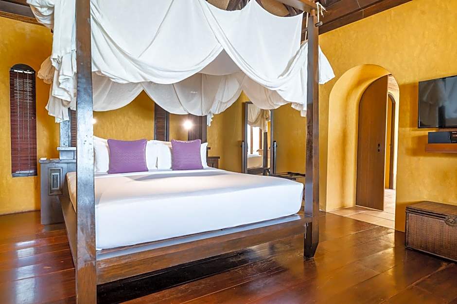 Photo 1 of 20 of Villa, Beachfront