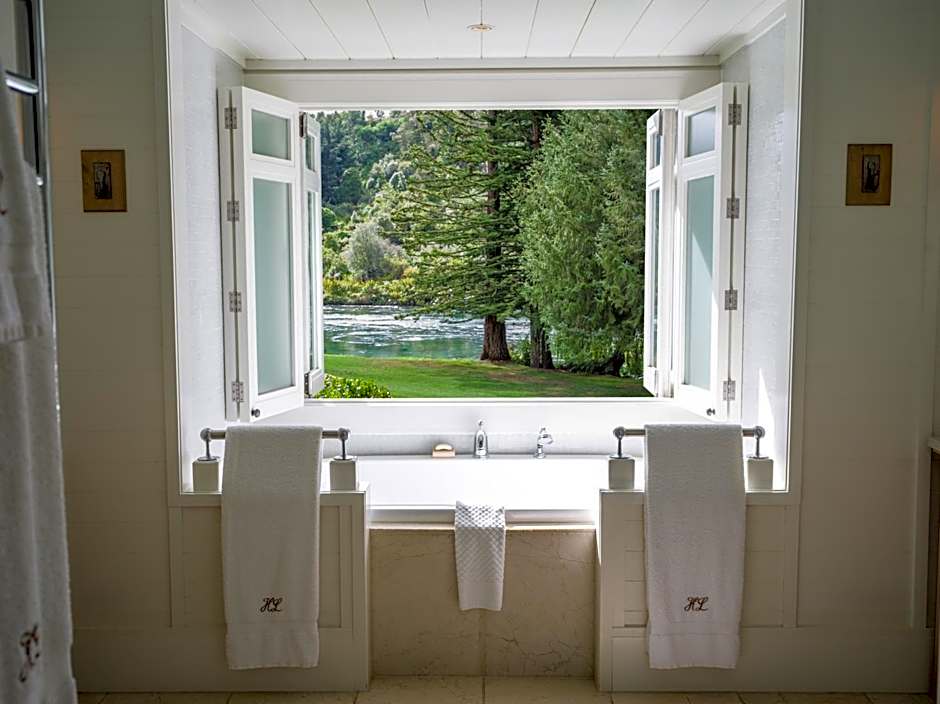 Huka Lodge, Beckons