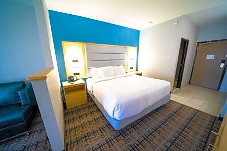 1 KING BED,NSMK,PETFRD,PILLOW,SOFBD,MICRFG,FULL BREAKFAST