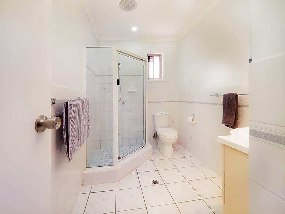 Boyne Island Motel and Villas