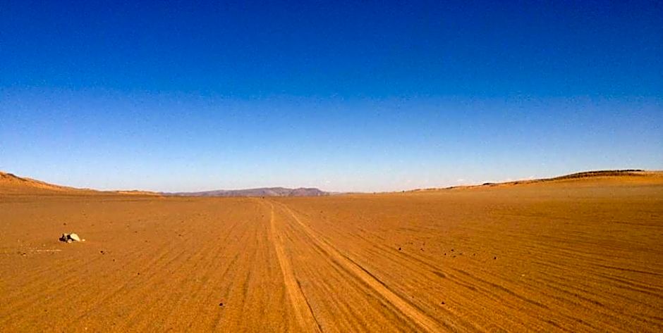 désert tours & Hôtel Titanic lac irik