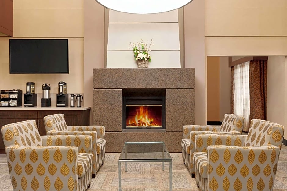 Travelodge by Wyndham Oshawa Whitby