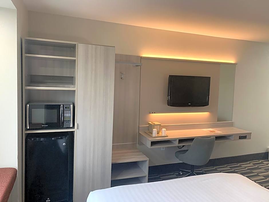 Microtel Inn & Suites by Wyndham Charlotte Airport