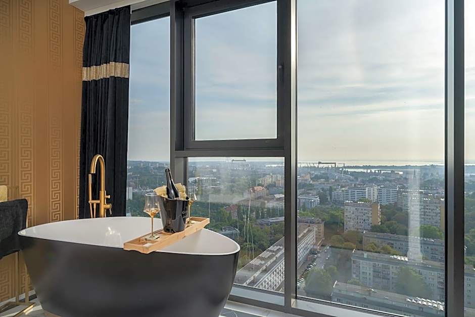 Hanza Tower Original 21st Floor- Sea and City-View