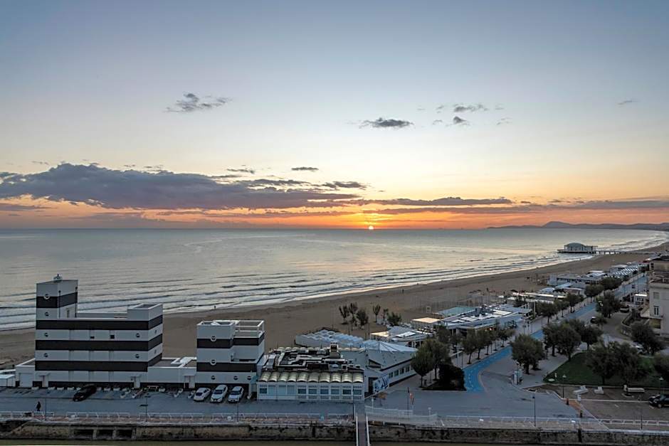 Visionair Suites & SPA-Room Only e Honesty Bar