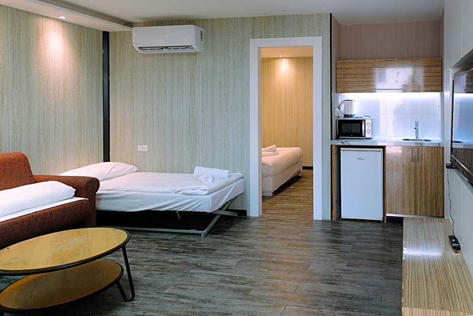 Rich Luxury Suites - Renovated