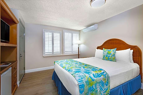 One-Bedroom Queen Suite with Ocean View - First Floor/Non-Smoking