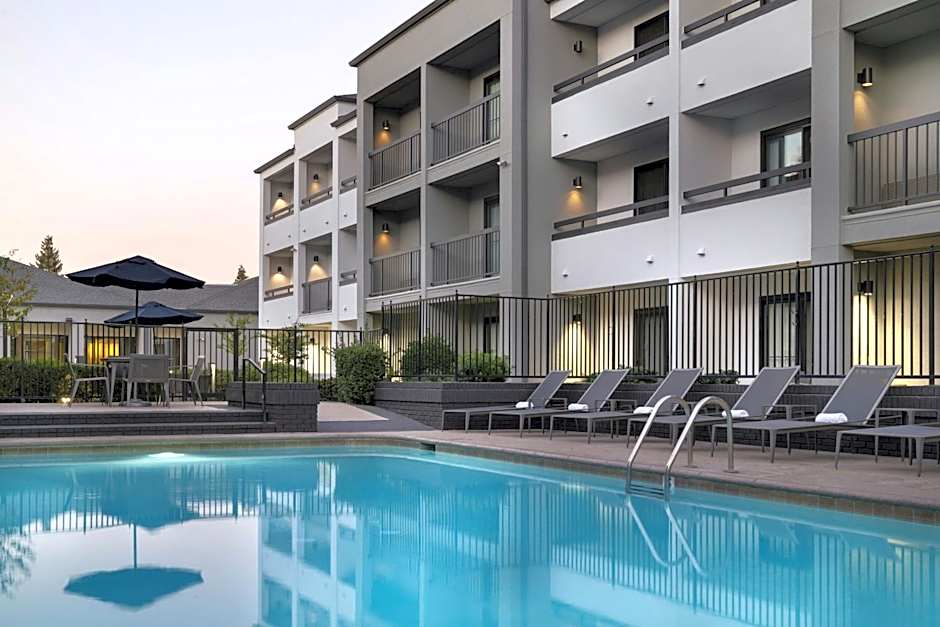 Courtyard by Marriott Bakersfield