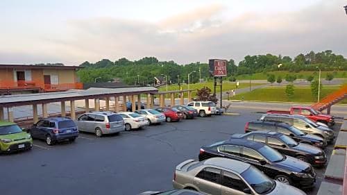 Red Carpet Inn - Blacksburg