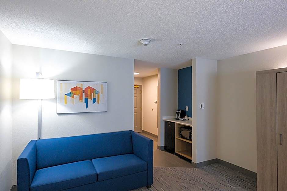Holiday Inn Express & Suites Marquette By IHG