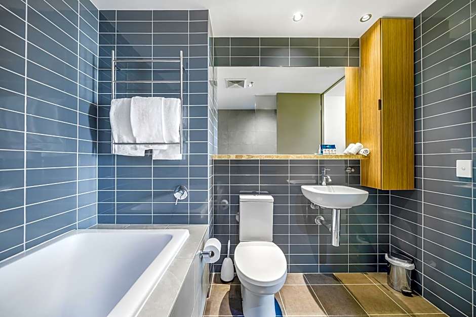 Oaks Redcliffe Mon Komo Suites