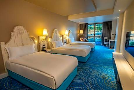 Large Triple Room with Three Single Beds - Non-Smoking