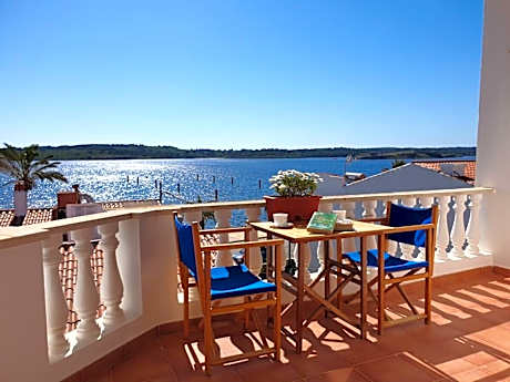 Roca Fornells, Vistas al mar en Fornells F98