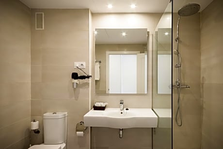 Triple Room (2 Adults + 1 Child)