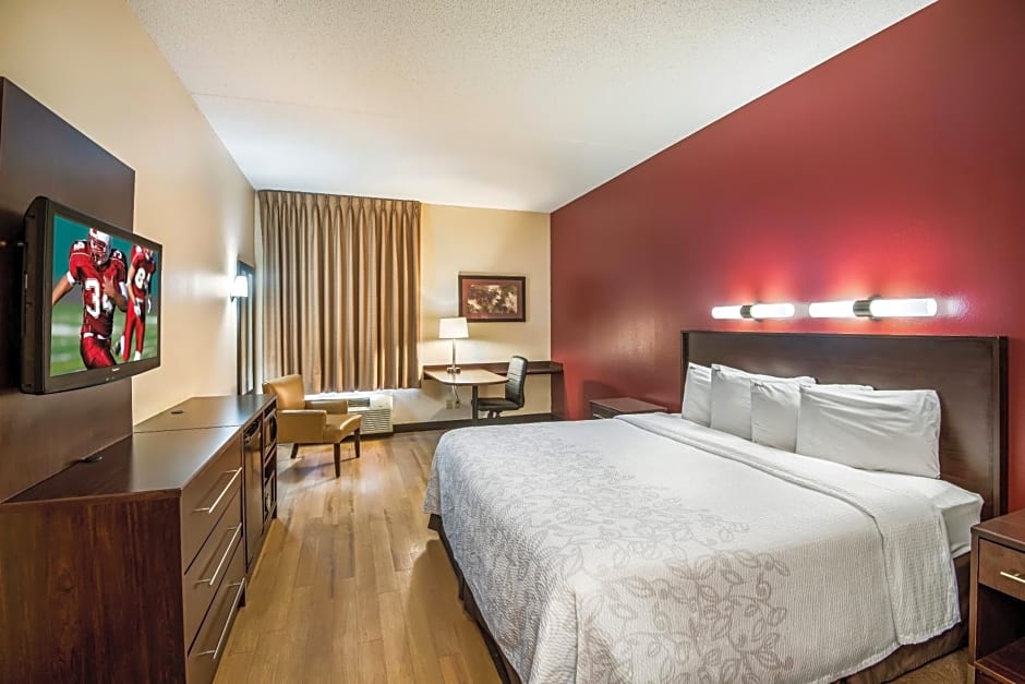 Red Roof Inn PLUS+ Long Island - Garden City