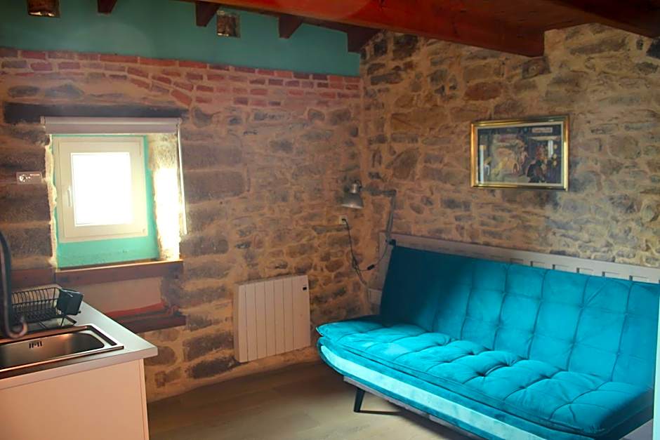 Conjunto Rural la Tejedora. Albergue y estudios familiares.