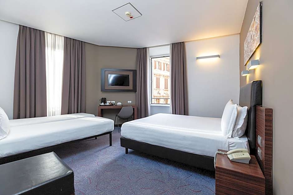 Photo 1 of 4 of Quadruple Room