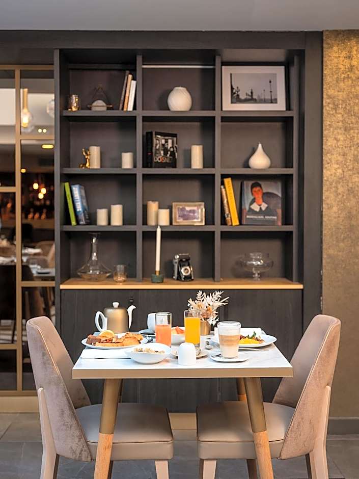 Niepce Paris, Curio Collection By Hilton