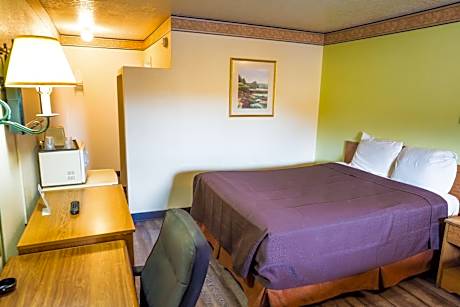 1 Queen Bed, Smoking