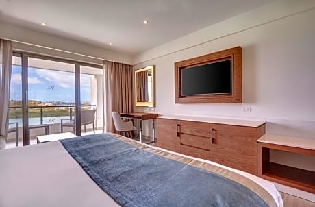 Luxury Junior Suite with Bay View