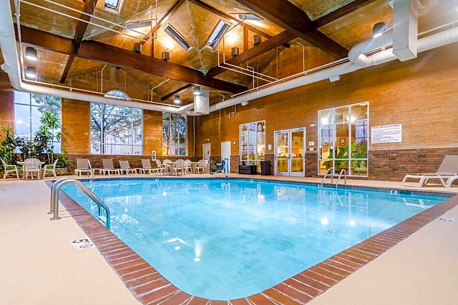 Quality Inn & Suites Carthage near Precious Moments Chapel