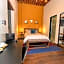 Antigua Trece Hotel Fusión