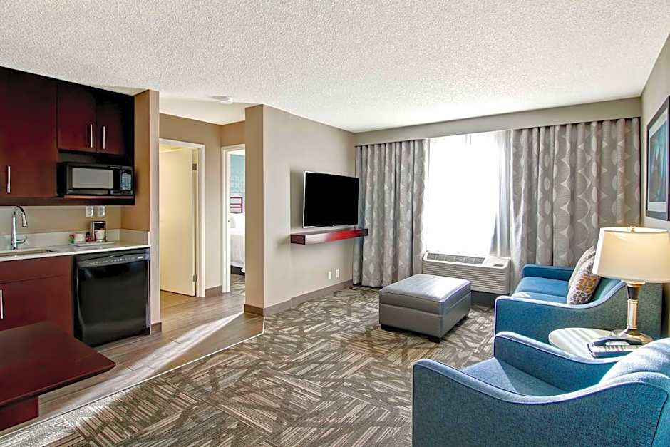Hampton Inn By Hilton And Suites Calgary-Airport